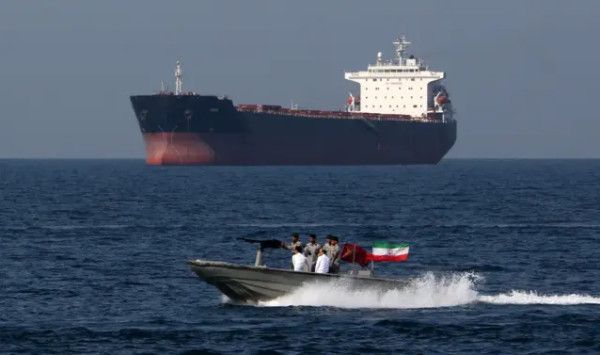 مضيق هرمز تحت التهديد.. ماذا تعرف عن الشريان الذي قد تُشعل إيران العالم بقطعه؟