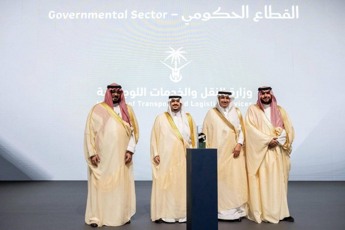 برعاية خادم الحرمين الشريفين.. نائب أمير الرياض يكرّم وزارة النقل والخدمات اللوجستية لحصولها على المستوى الفضي في جائزة الملك عبدالعزيز للجودة