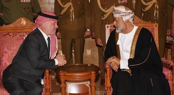 ملك الأردن وسلطان عُمان يبحثان سبل التهدئة ووقف الحرب على غزة