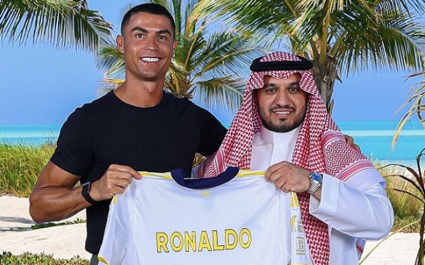 رونالدو يمدد عقده مع النصر السعودي حتى 2027