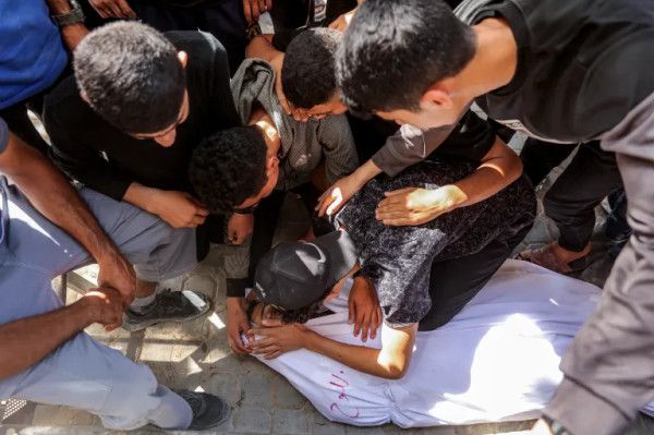 خمسة شهداء ومصابون من منتظري المساعدات برصاص الاحتلال شمال رفح