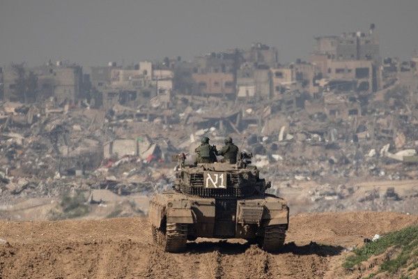 (يسرائيل هيوم): إسرائيل بصدد حسم موقفها من جولة المفاوضات الجديدة خلال الساعات القادمة