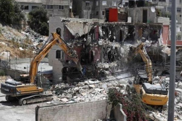 الاحتلال يُخطر بهدم 104 منازل في مخيم طولكرم