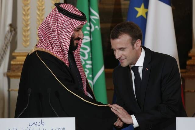 ولي العهد ورئيس فرنسا يبحثان جهود تسوية القضية الفلسطينية وتنسيق قمة دولية جديدة