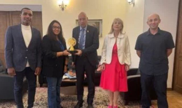 رئيس اتحاد الخماسى الحديث ورئيسة الاتحاد الأوروبى يزوران السفارة المصرية فى روسيا