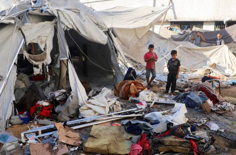 إسرائيل تكثف القصف والتجويع لتهجير سكان غزة قسراً