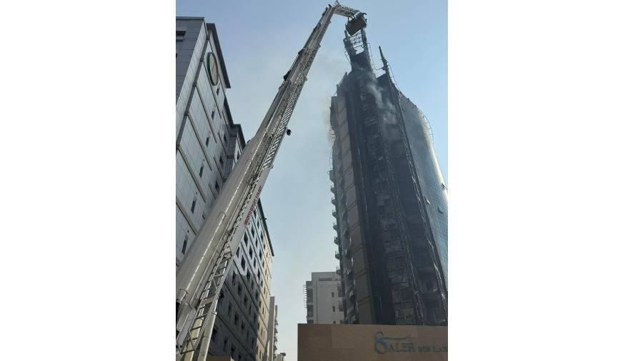 بالفيديو| «دفاع مدني دبي» يسيطر على حريق وقع في بناية سكنية بمنطقة البرشاء
