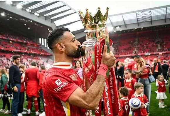 الإنجليز يفضحون الكرة الذهبية.. ظلمتم محمد صلاح لأنه عربي