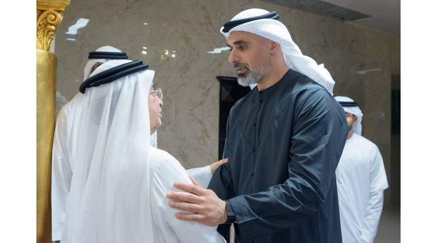 خالد بن محمد بن زايد يعزي بوفاة سلطان بن خالد بن محمد القاسمي