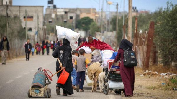 "الدفاع المدني" بغزة: مئات العائلات النازحة تفترش الأرض جنوب القطاع