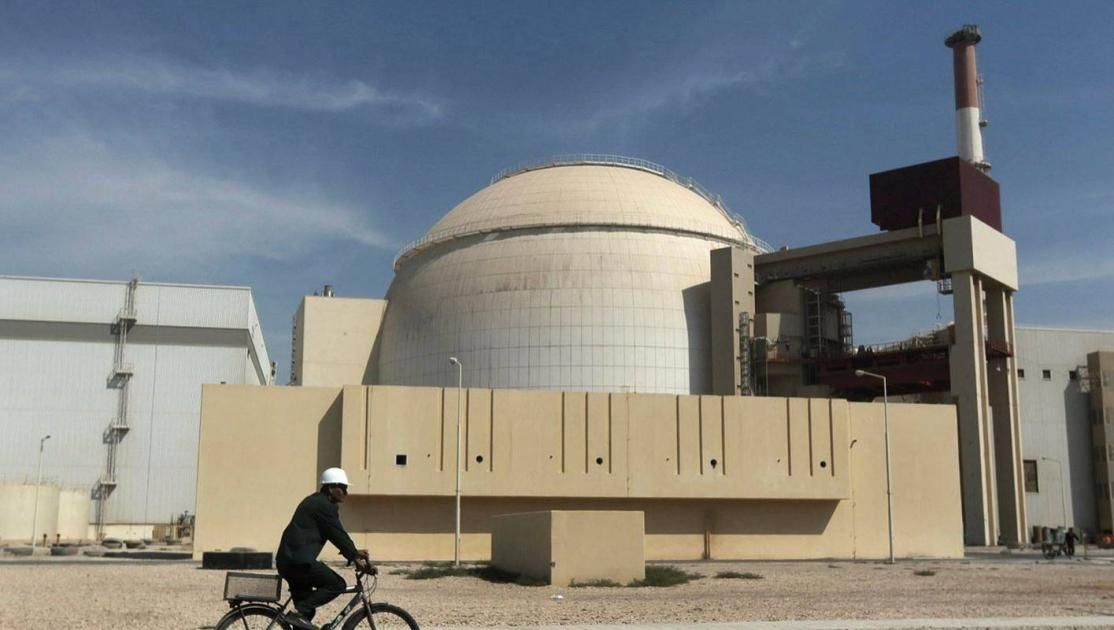 روسيا وإيران توقعان اتفاقاً لبناء محطات طاقة نووية صغيرة