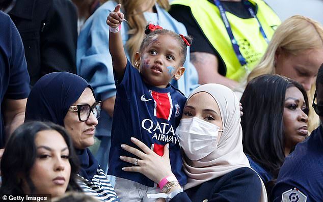فاطماتا وريما وراء فوز ديمبلي بالكرة الذهبية