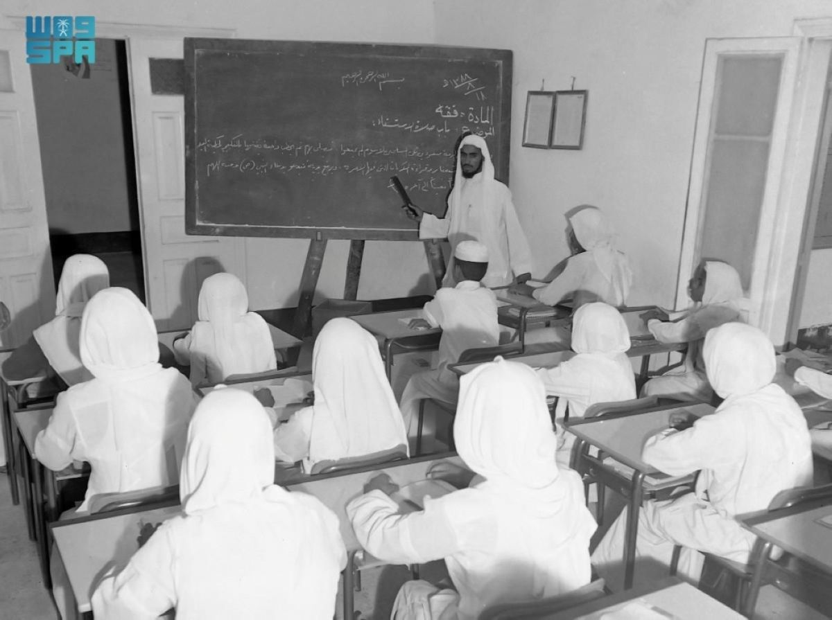 الملك عبدالعزيز.. لمحات من اعتزازه بالعِلم زمن التوحيد