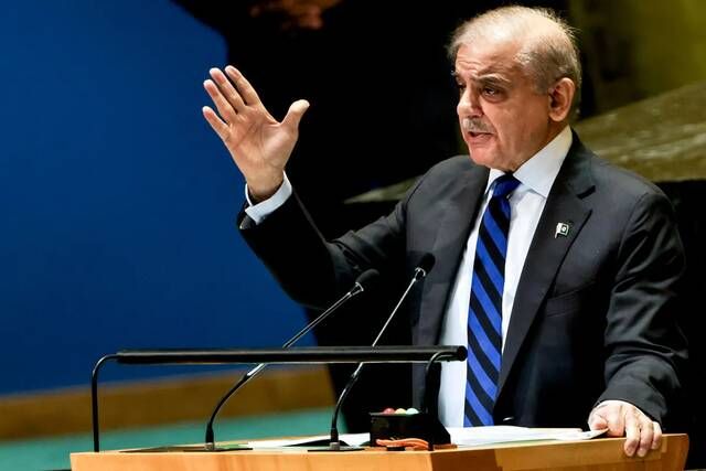 ترامب يلتقي رئيس الوزراء الباكستاني شهباز شريف مع تحسن العلاقات
