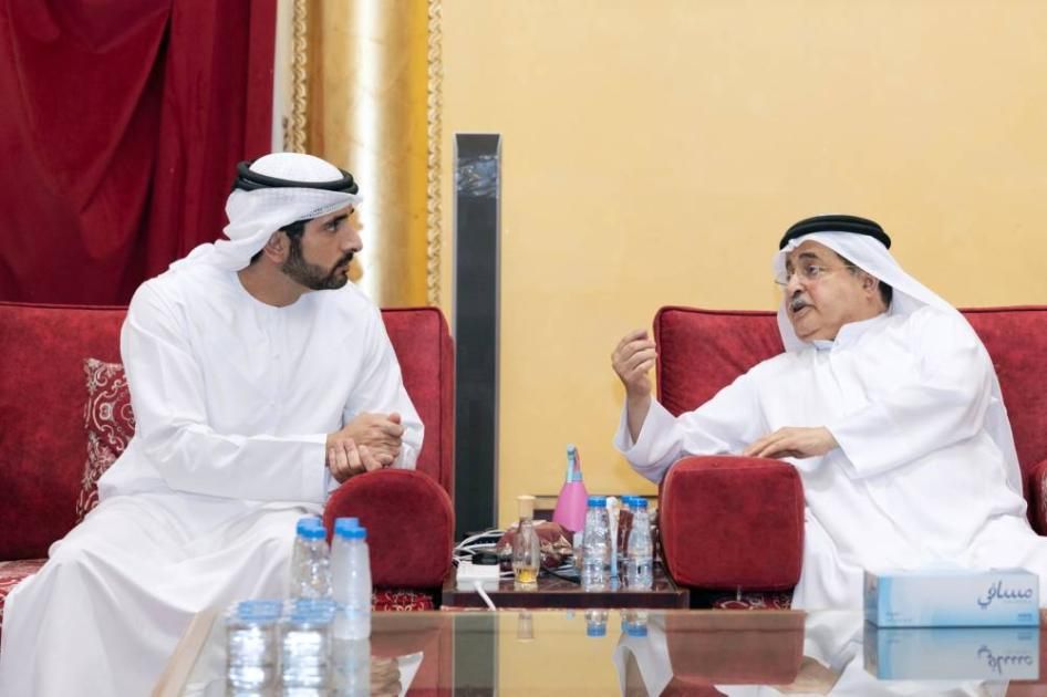 حمدان بن محمد يعزّي بوفاة الشيخ سلطان بن خالد (فيديو)
