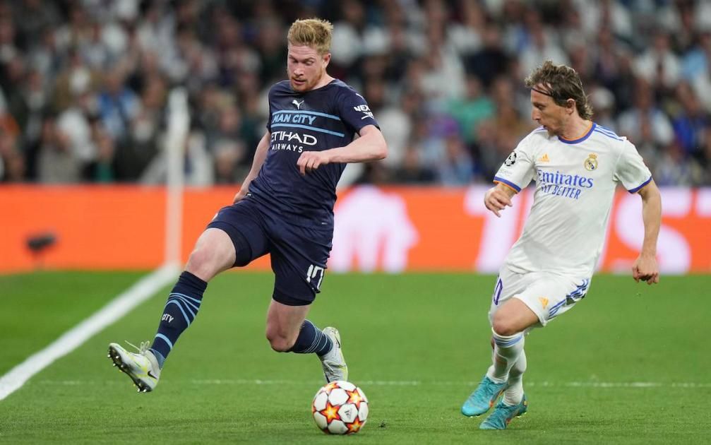 مواجهة بين النجمين مودريتش ودي بروين في قمة ميلان ونابولي