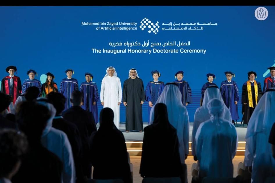 خالد بن محمد يشهد منح الدكتوراه الفخرية الأولى في جامعة محمد بن زايد للذكاء الاصطناعي لسام ألتمان