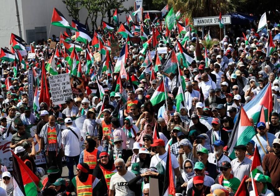 متظاهرون في جنوب إفريقيا يطالبون بإغلاق سفارة إسرائيل