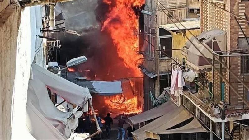 حريق هائل في بورسعيد المصرية..النيران تلتهم محلات تجارية وعقارات خشبية