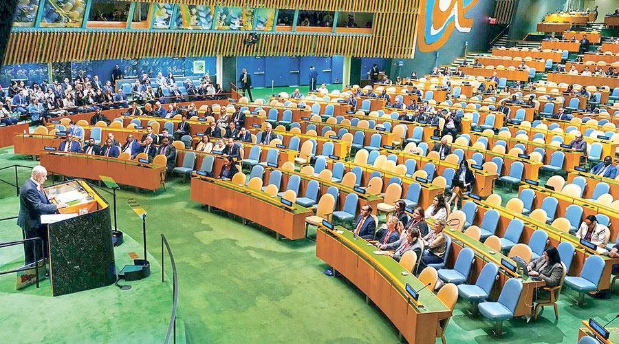 نتنياهو يخاطب قاعة فارغة بعد انسحاب جماعي واحتجاجات غاضبة