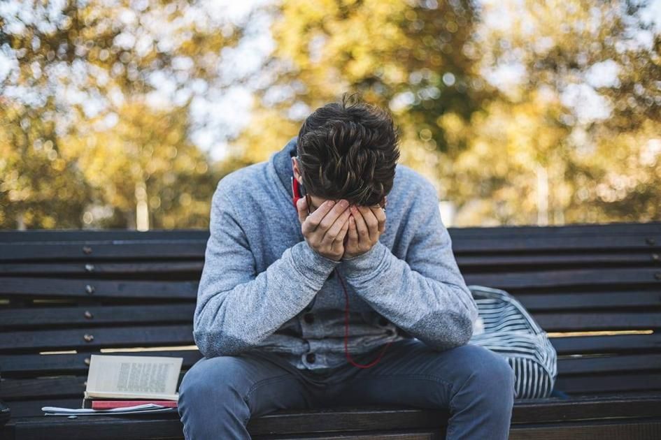 تغير الفصول وتقلب المزاج.. ما أسباب الاكتئاب الخريفي وكيف يؤثر في حياتك اليومية؟