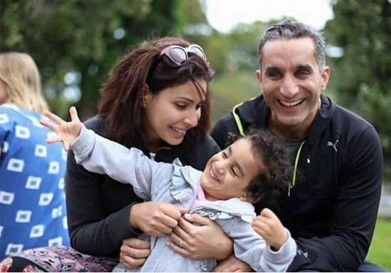 مَن هي هالة دياب زوجة باسم يوسف الفلسطينية التي خطفت الأضواء بقصتها؟