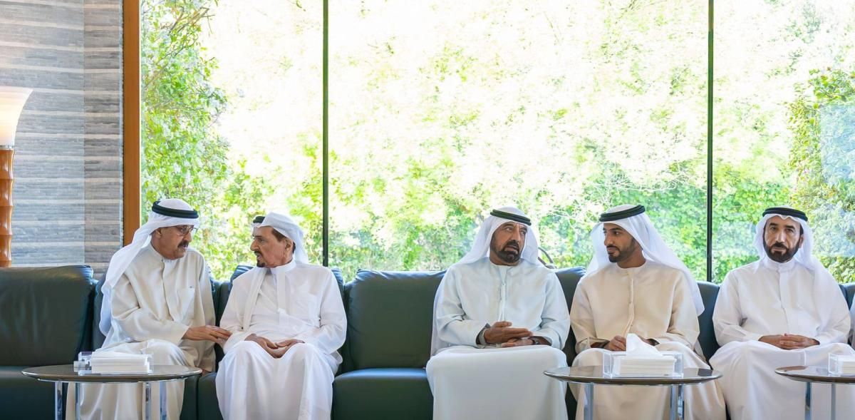 حميد بن راشد يقدم واجب العزاء في وفاة فاطمة بنت سعيد محمد الكندي
