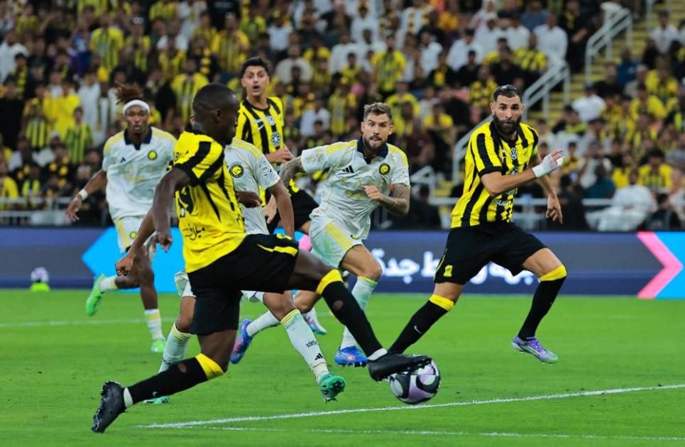 الاتحاد يقيل مدربه لوران بلان