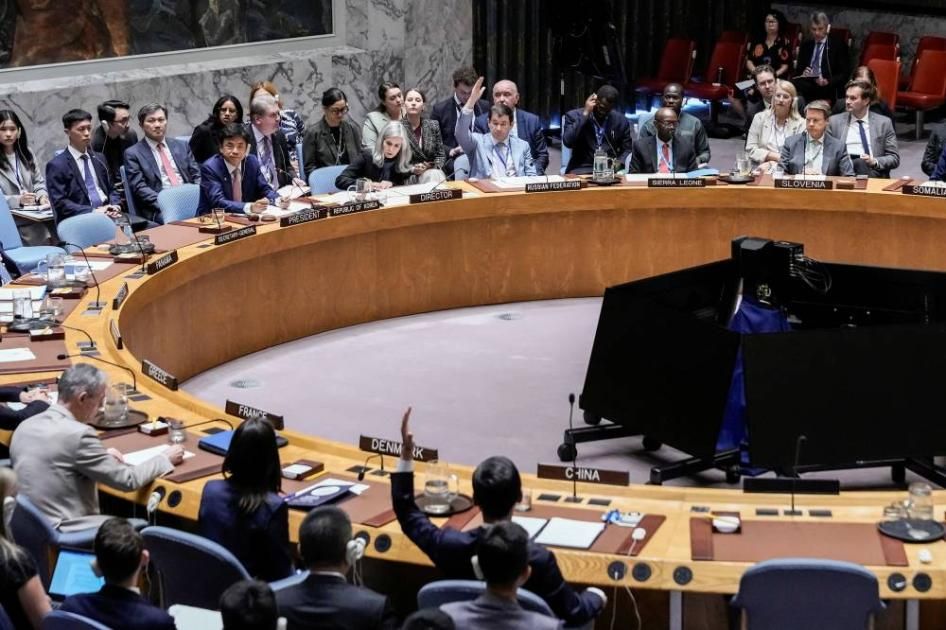 إيران تتحدى إعادة العقوبات وتتمسك باليورانيوم المخصب