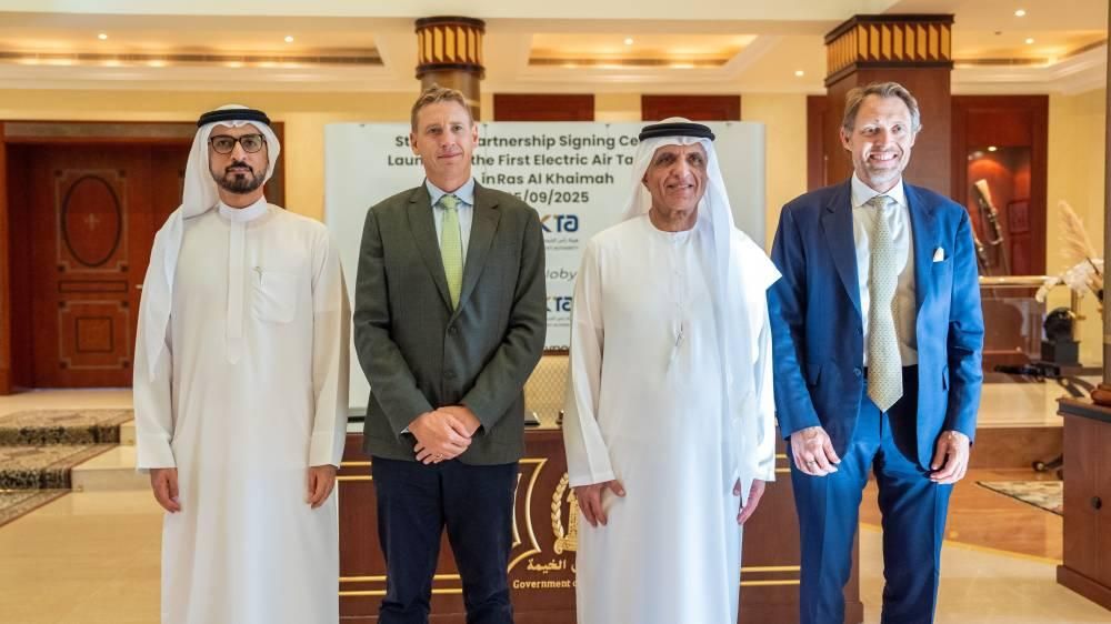 سعود بن صقر يشهد توقيع مذكرة تفاهم لإطلاق التاكسي الجوي في رأس الخيمة بحلول 2027
