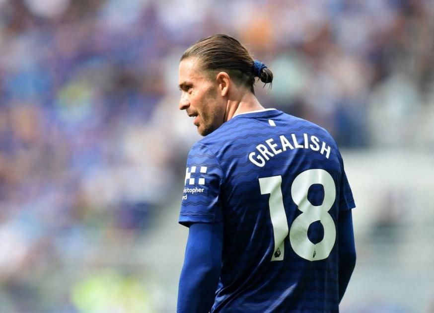 غريليش ينتقد طريقة حياته مع مانشستر سيتي