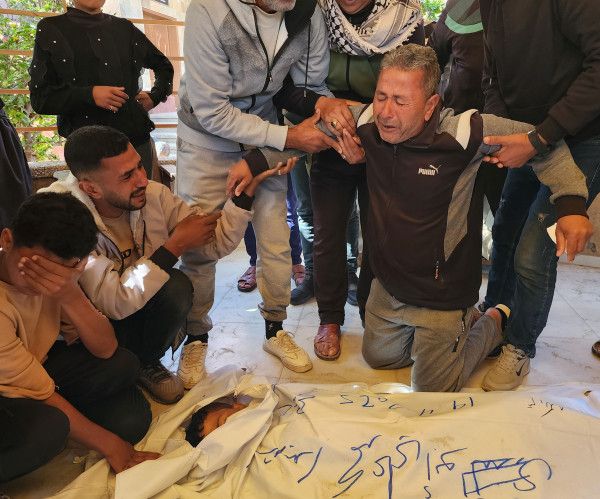 شهداء ومصابون بقصف الاحتلال المتواصل على قطاع غزة مع تواصل تفجير المنازل بمخيم الشاطئ
