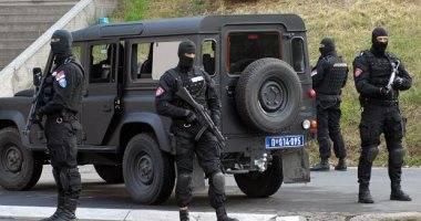 صربيا تعتقل 11 شخصاً بتهمة وضع رؤوس خنازير أمام مساجد في فرنسا