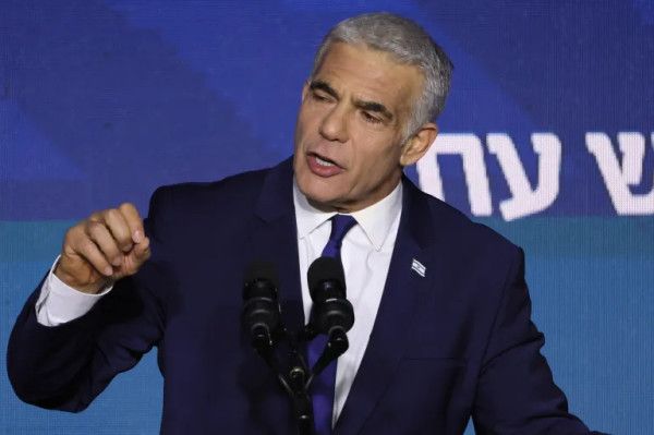 لبيد: مقترح ترامب طُرح قبل عام ونصف وكان كفيلاً بإنهاء الحرب وإعادة الأسرى