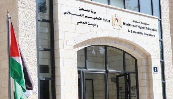 "التربية": تمديد فترة التقديم للاستفادة من تغطية الرسوم والأقساط الجامعية حتى الخميس المقبل