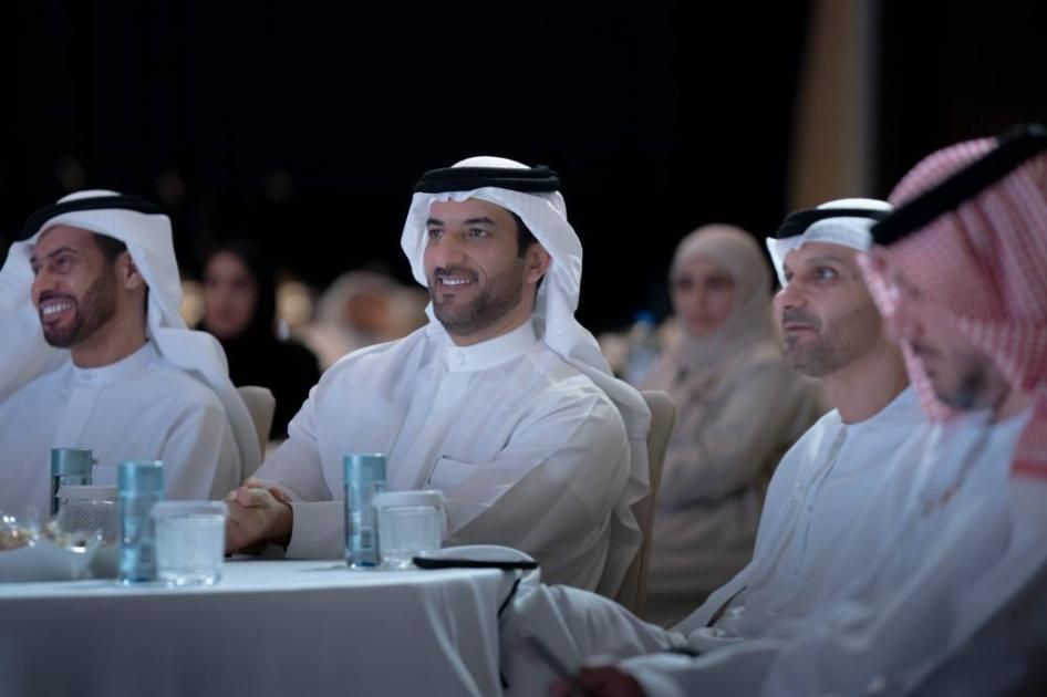 سلطان بن أحمد يشهد مناقشة استراتيجية مجلس القضاء في الشارقة