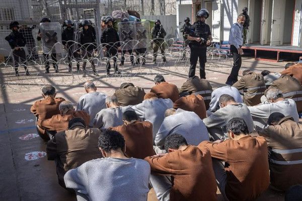 ردود جديدة بشأن أماكن احتجاز أسرى من قطاع غزة في سجون الاحتلال