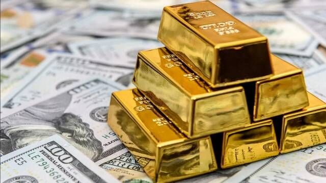 الذهب يحقق إغلاقاً قياسياً بدعم من الإقبال على الملاذات الآمنة