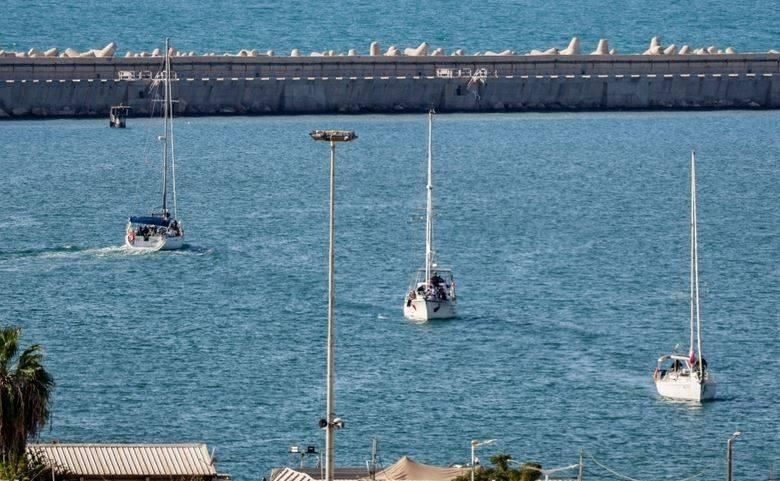 نواب فرنسيون ضمن أسطول الصمود يبدأون إضراباً عن الطعام