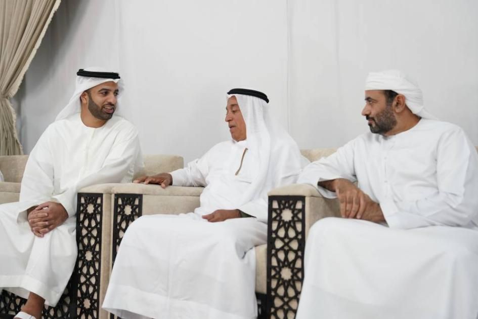 محمد بن سعود والقرقاوي وكبار المسؤولين يعزّون في وفاة خلفان المهيري