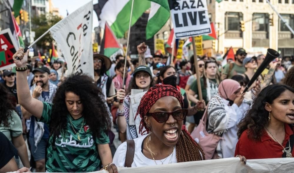 مئات الآلاف يرفعون شعار «الحرية لفلسطين» في شوارع أوروبا وأمريكا
