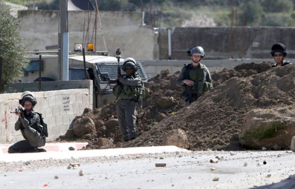 جنين: الاحتلال يواصل إغلاق مداخل قرية العرقة بالسواتر الترابية
