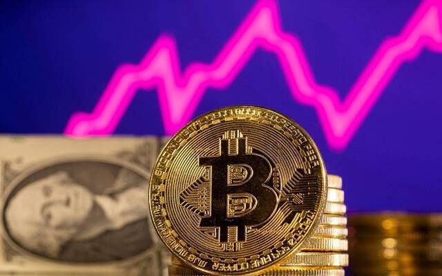 بتكوين تسجل أعلى مستوى تاريخي وتتجاوز 125 ألف دولار