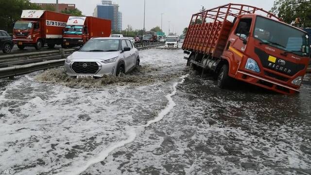 أمطار غزيرة تتسبب في فيضانات وانهيارات أرضية بالهند