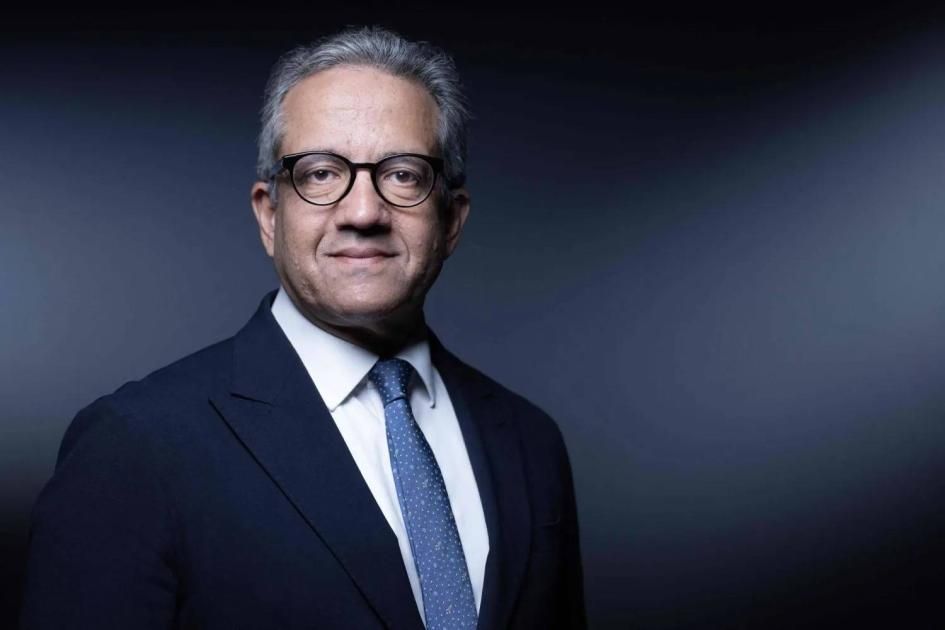 السيسي يهنئ العناني بعد اختياره مديراً لـ «اليونسكو»