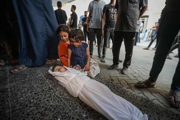 عامان على حرب الإبادة: شهداء وجرحى في غارات إسرائيلية عنيفة ومتواصلة على القطاع