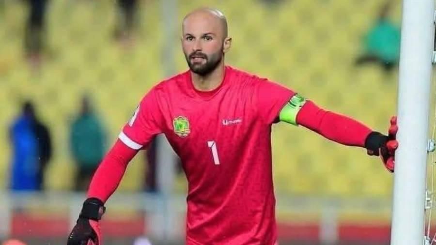 للتركيز على ملحق المونديال.. حارس مرمى العراق يغلق حسابه الشخصي