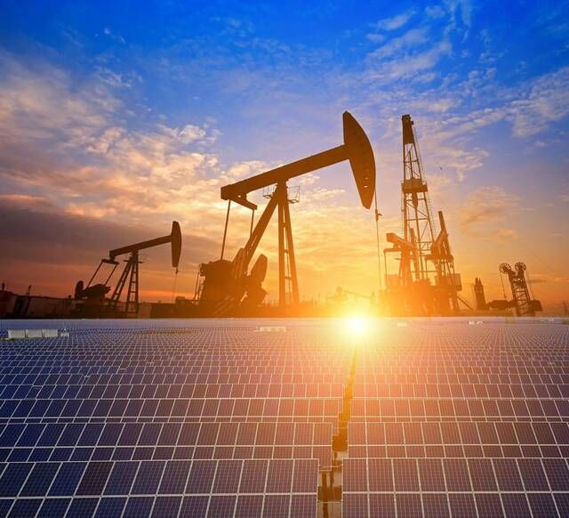 وكالة الطاقة الدولية تخفض توقعاتها لنمو الطاقة المتجددة بحلول 2030