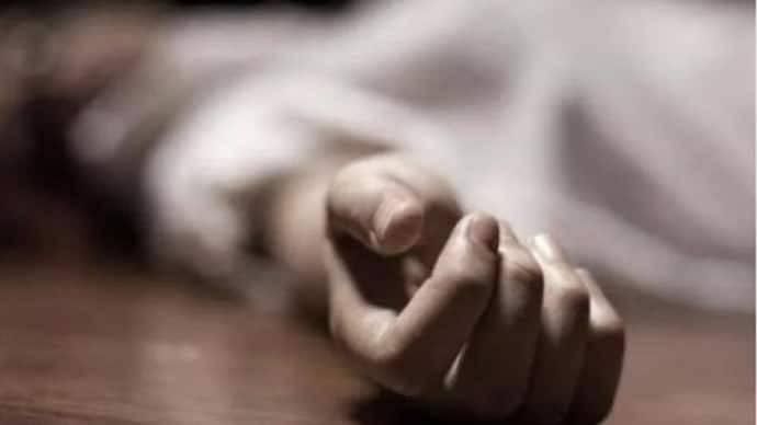 صدمة في صعيد مصر.. سيارة تدهس معلمة أثناء عبورها الشارع أمام أنظار المارة