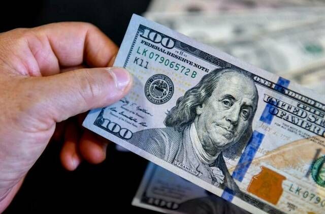 الدولار عند أدنى مستوى في 30 عاماً.. وتزايد الإقبال على اليورو واليوان